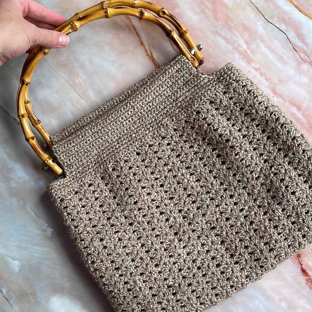 HANDCRAFTED | Knitted carry bag with bamboo handles - Picture 8 of 10